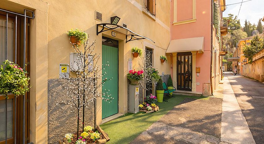 Giardino Giusti House & Court