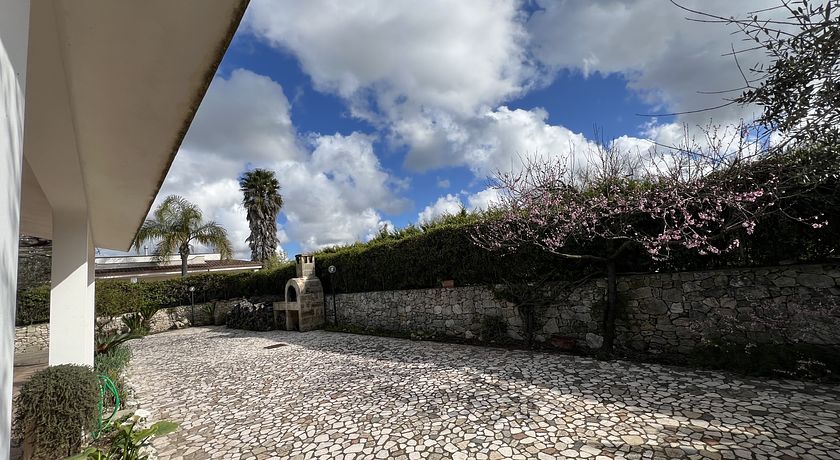 VILLA KORAFI