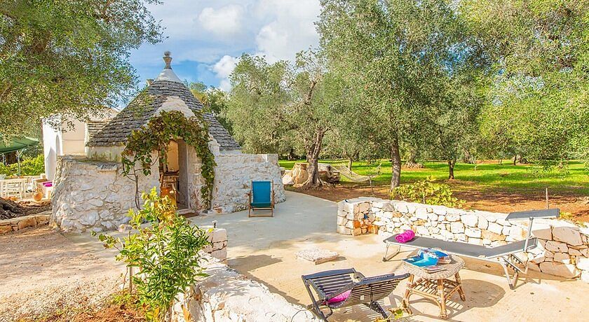 Trullo della Quercia. Cucina all'aperto, vicino le spiagge.