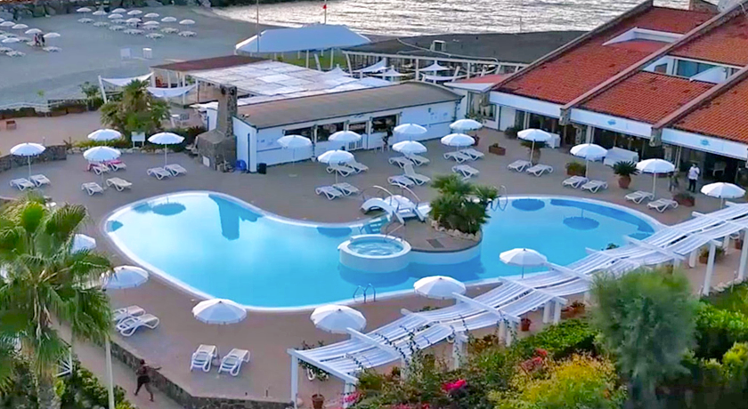 LE MANDRELLE BEACH RESORT