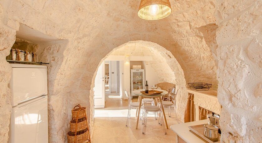Trullo della Quercia. Cucina all'aperto, vicino le spiagge.