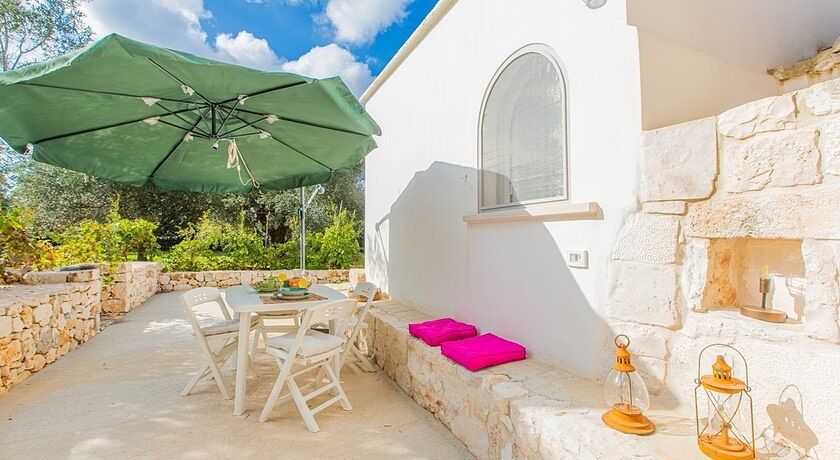 Trullo della Quercia. Cucina all'aperto, vicino le spiagge.