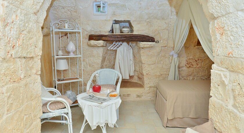 Trullo Ginestre. Giardino recintato. Animali ammessi. Ostuni a 10 km.