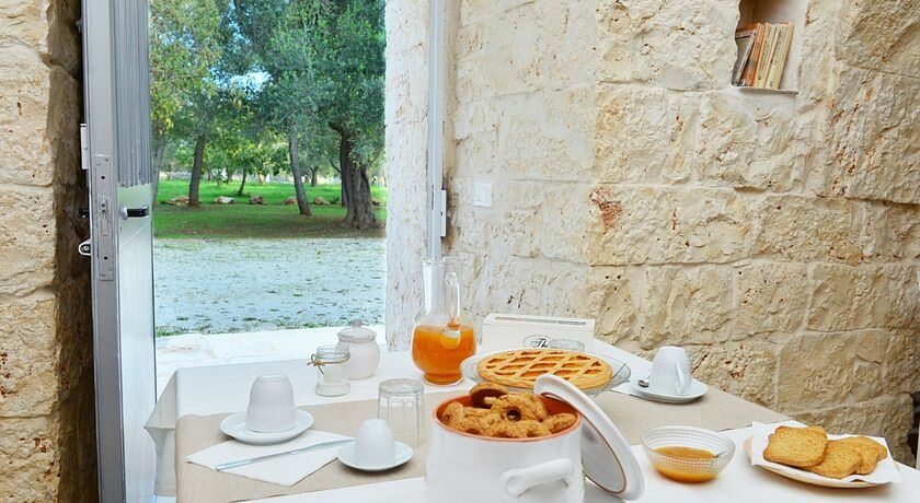 Trullo Ginestre. Giardino recintato. Animali ammessi. Ostuni a 10 km.