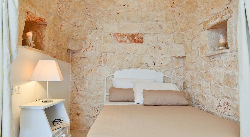 Trullo Ginestre. Giardino recintato. Animali ammessi. Ostuni a 10 km.