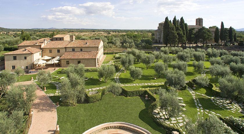 SOVANA HOTEL & RESORT