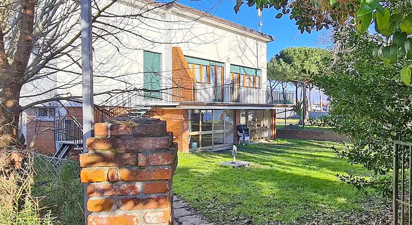 casa sul fiume