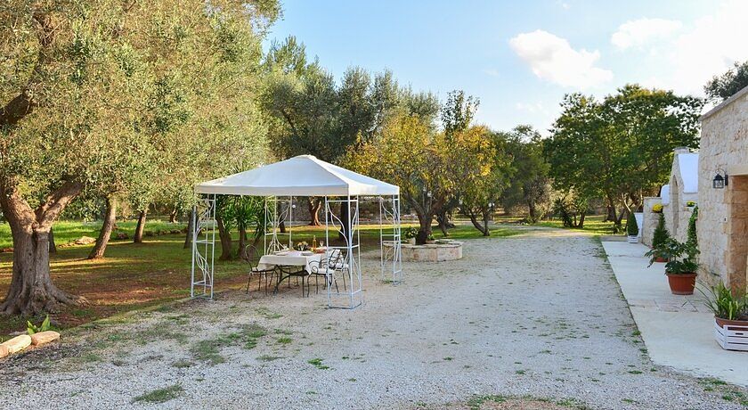 Trullo Ginestre. Giardino recintato. Animali ammessi. Ostuni a 10 km.