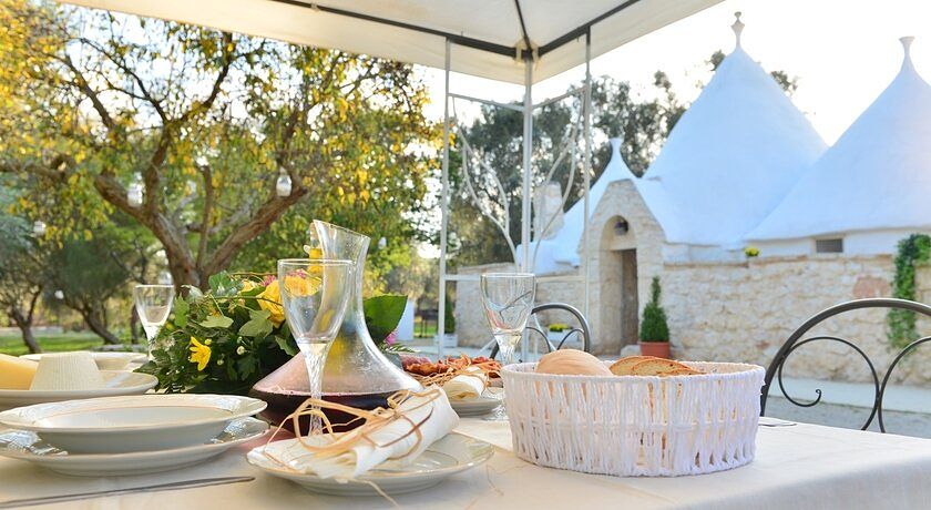 Trullo Ginestre. Giardino recintato. Animali ammessi. Ostuni a 10 km.