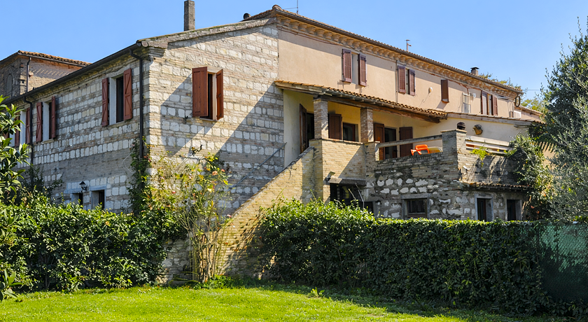 Tra gli ulivi e la Riviera del Conero