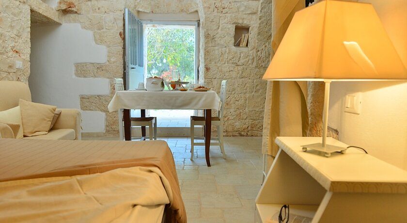 Trullo Ginestre. Giardino recintato. Animali ammessi. Ostuni a 10 km.