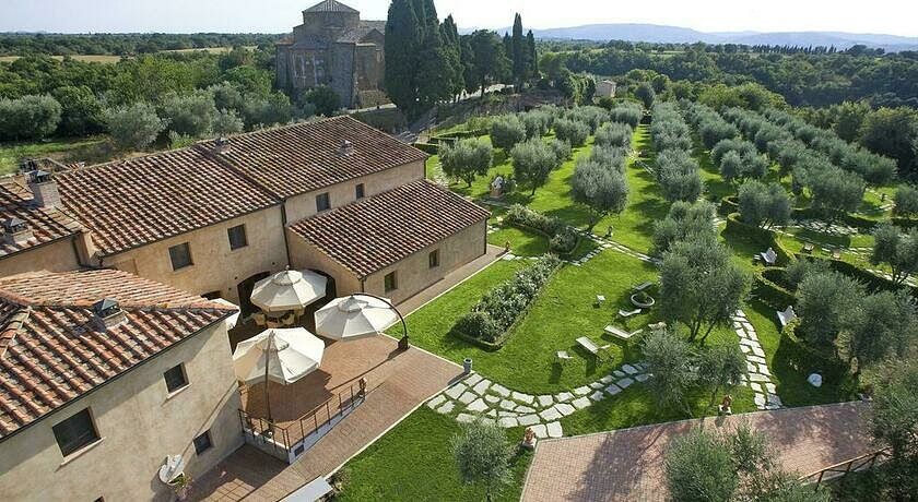 SOVANA HOTEL & RESORT