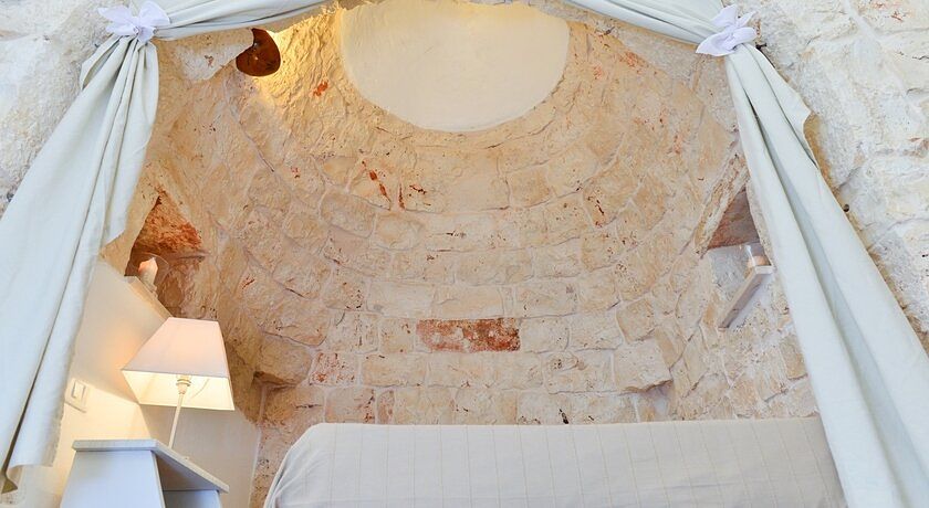 Trullo Ginestre. Giardino recintato. Animali ammessi. Ostuni a 10 km.