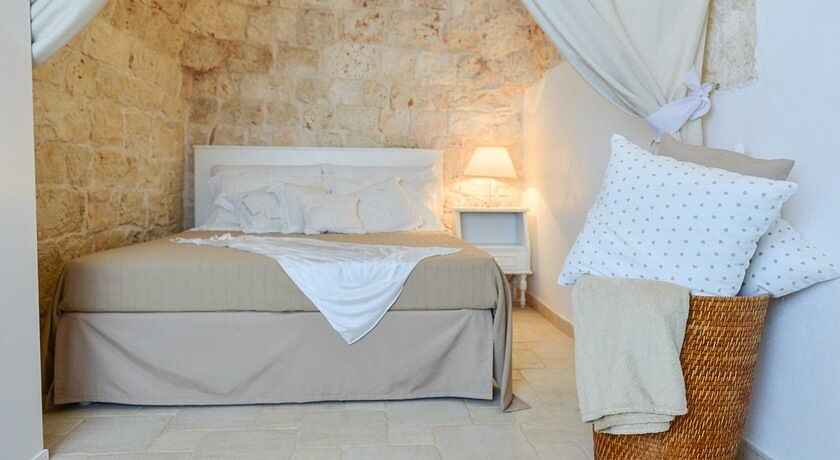 Trullo Ginestre. Giardino recintato. Animali ammessi. Ostuni a 10 km.