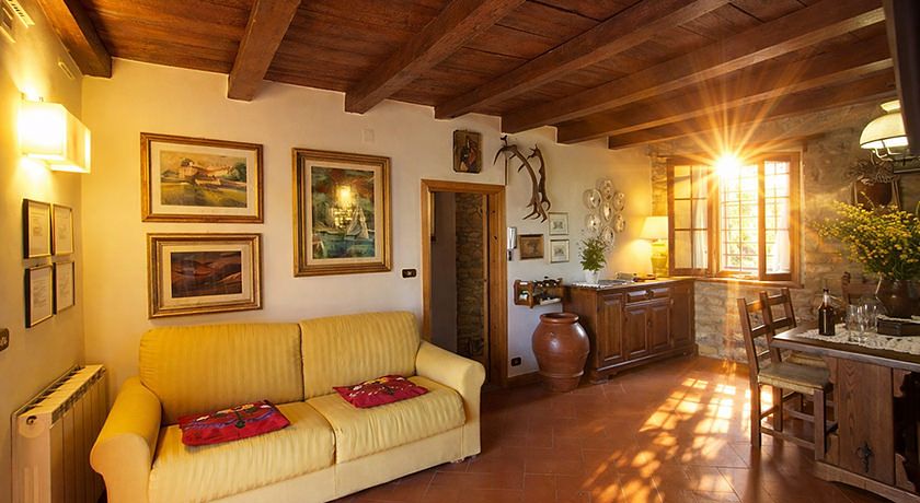 LA SCATOLAIA, villa immersa nel verde delle colline toscane