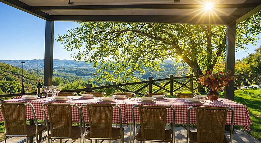 LA SCATOLAIA, villa immersa nel verde delle colline toscane