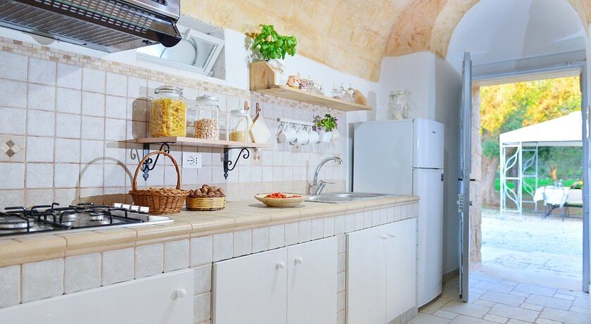 Trullo Ginestre. Giardino recintato. Animali ammessi. Ostuni a 10 km.