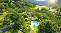 LA SCATOLAIA, villa immersa nel verde delle colline toscane
