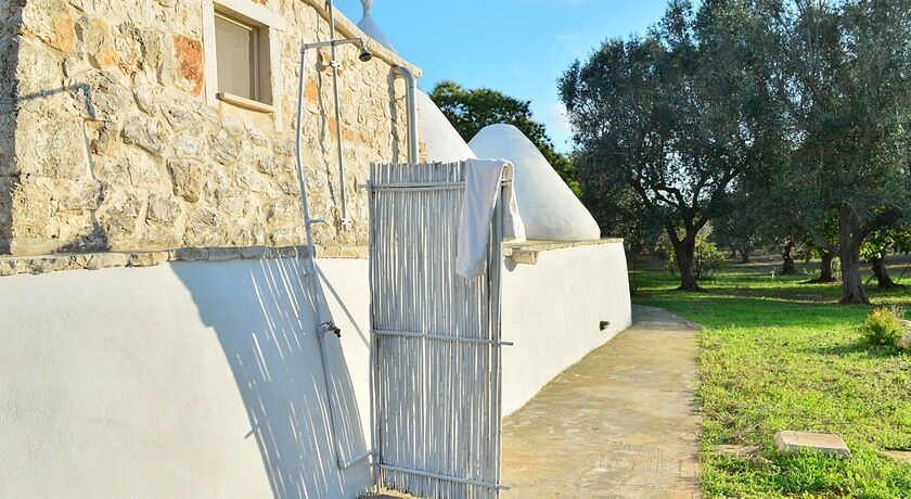 Trullo Ginestre. Giardino recintato. Animali ammessi. Ostuni a 10 km.