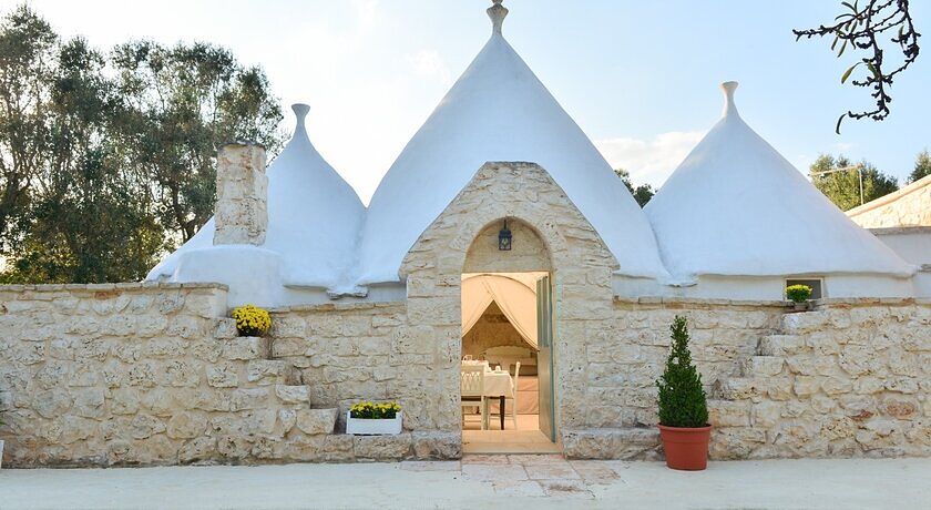 Trullo Ginestre. Giardino recintato. Animali ammessi. Ostuni a 10 km.