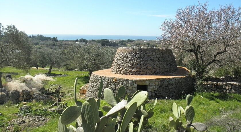 GRAZIOSO PICCOLO TRULLO SALENTINO per due persone