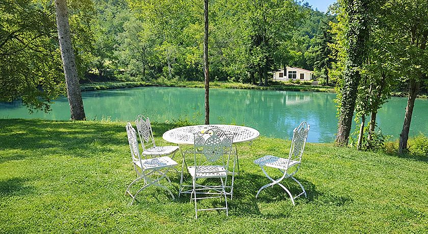 LE SORGENTI NEL BOSCO