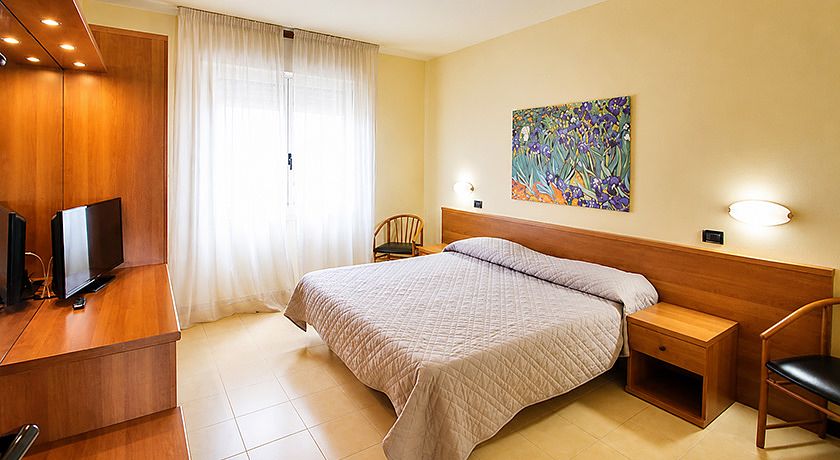 HOTEL ITALIA