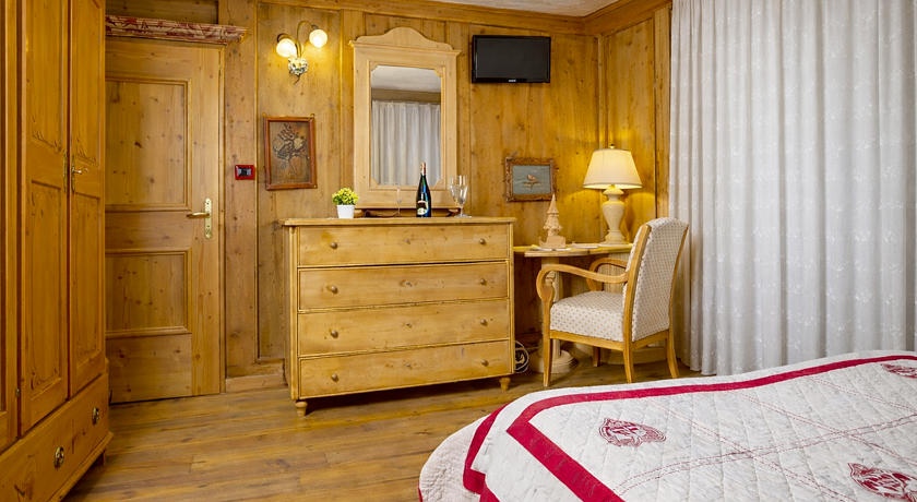 HISTORIC HOTEL RISTORANTE LA STUA