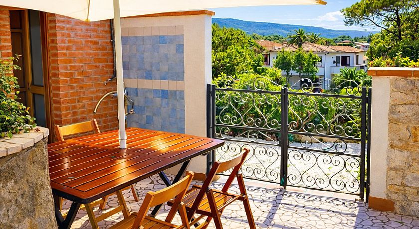 Casetta indipendente con giardino - Marina di Campo