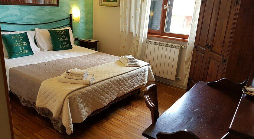 Aurelia Garden Gold B&B