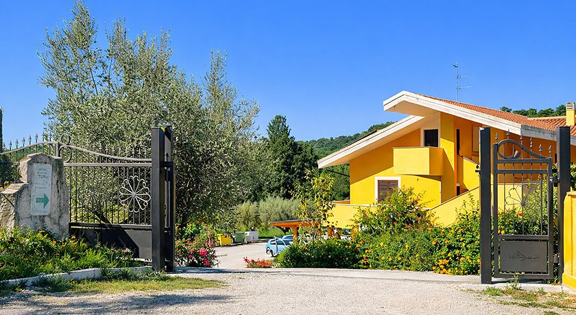 LA COLLINA DELLE ROSE 