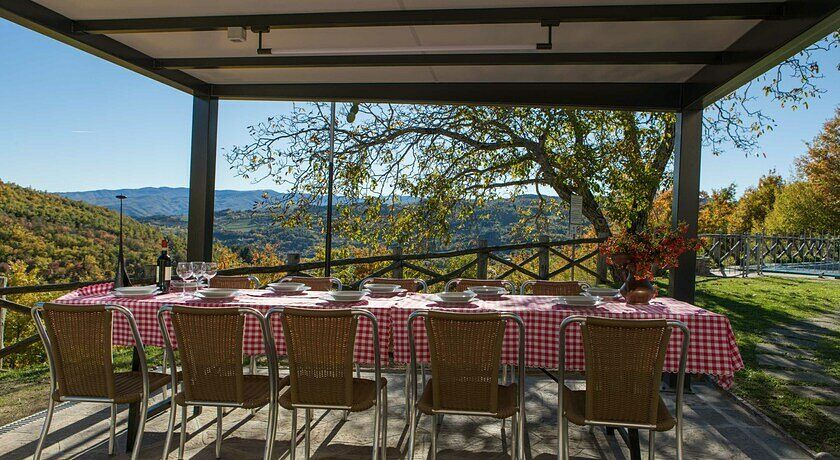 LA SCATOLAIA, villa immersa nel verde delle colline toscane