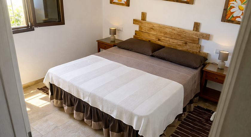 Luminoso Trullo salentino in uliveto