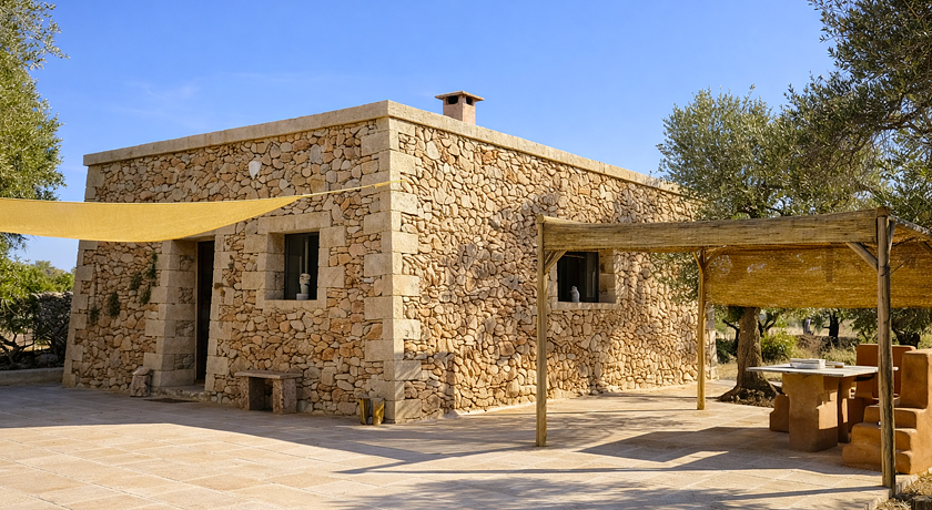 Luminoso Trullo salentino in uliveto