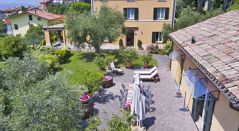VILLA FIORE 