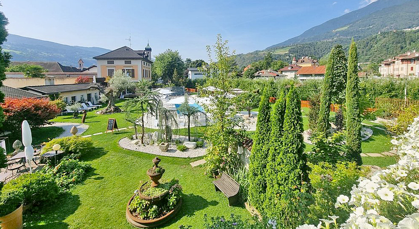 HOTEL & RESIDENCE TRAUBE 