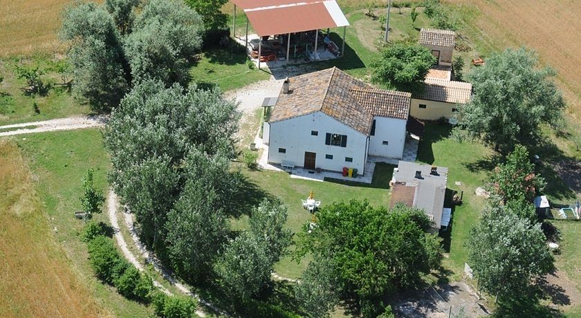 Casale-agricampeggio "Al fiume"